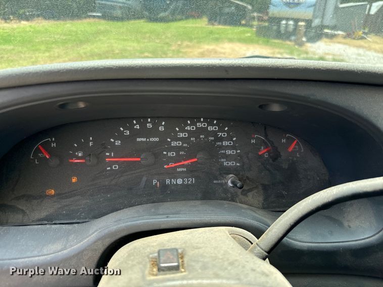 image for item IE9017 2006 Ford E350 Super Duty shuttle bus