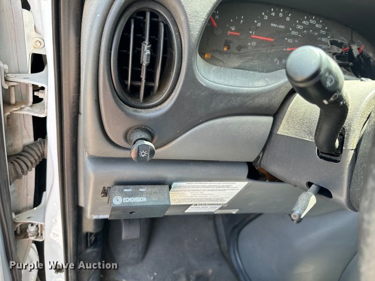 image for item IE9017 2006 Ford E350 Super Duty shuttle bus