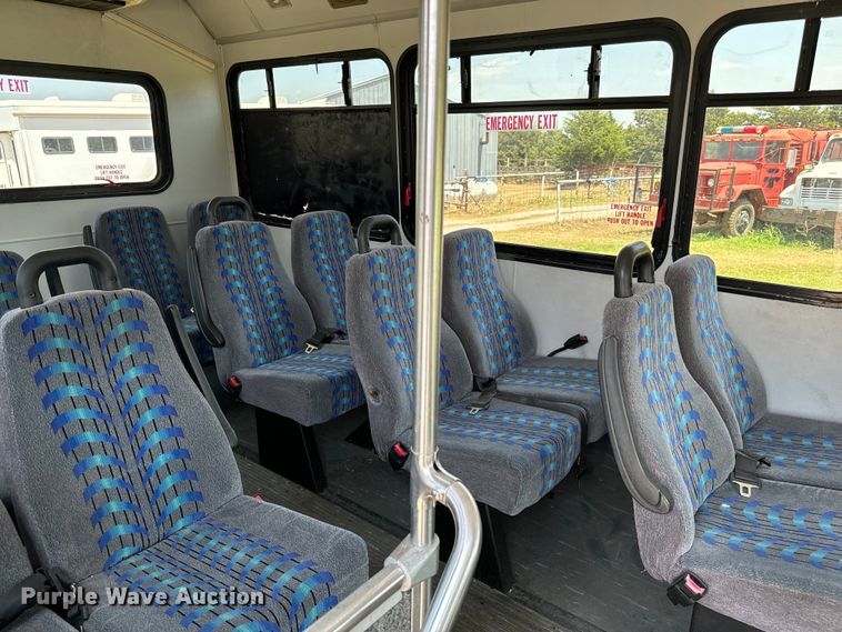 image for item IE9017 2006 Ford E350 Super Duty shuttle bus