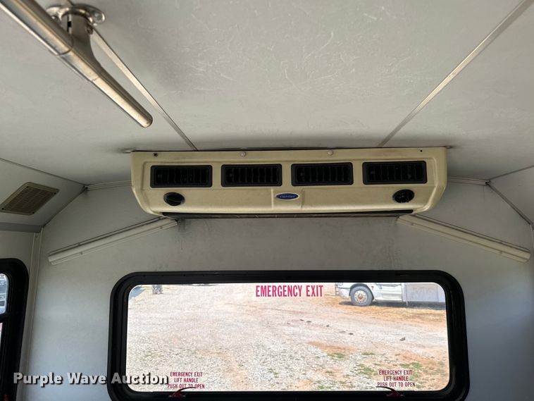 image for item IE9017 2006 Ford E350 Super Duty shuttle bus