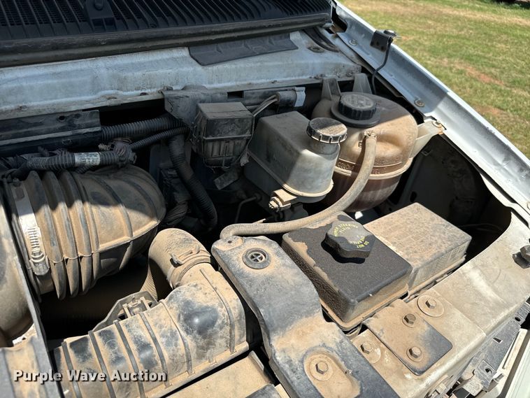 image for item IE9017 2006 Ford E350 Super Duty shuttle bus