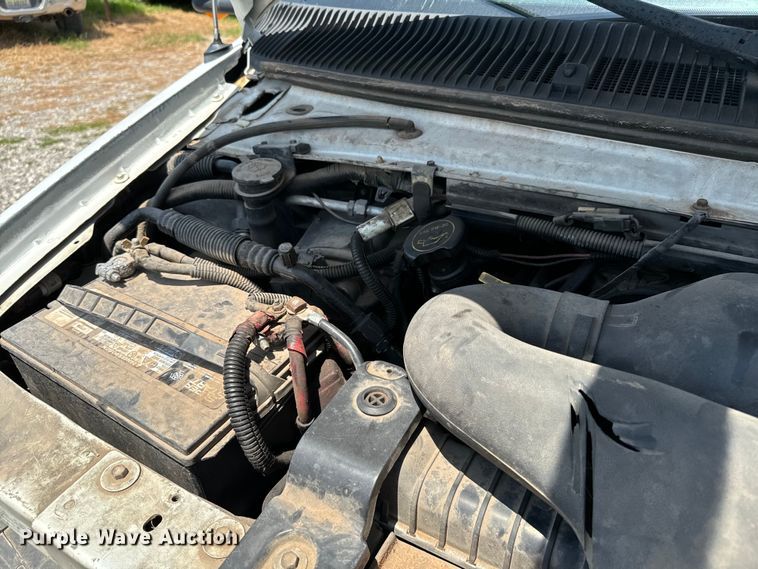 image for item IE9017 2006 Ford E350 Super Duty shuttle bus