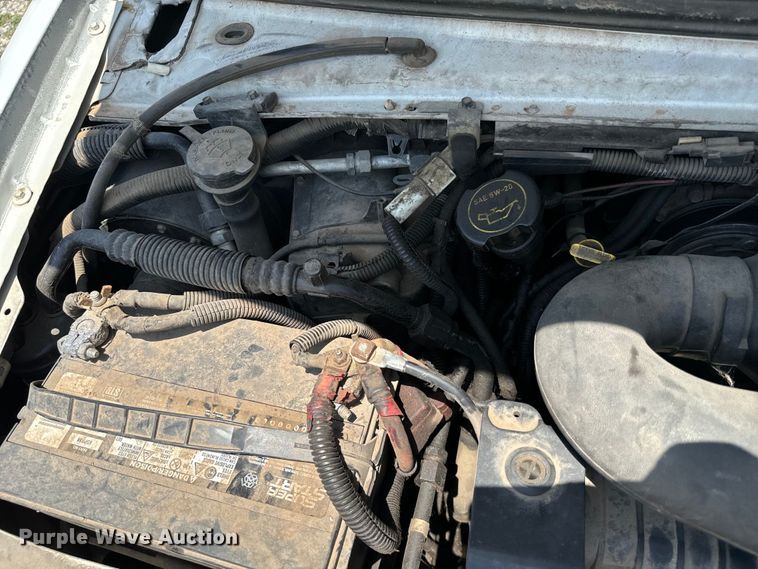 image for item IE9017 2006 Ford E350 Super Duty shuttle bus