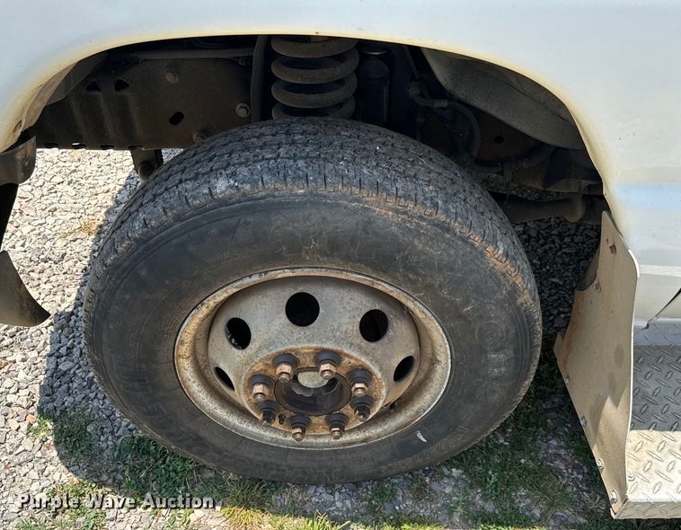 image for item IE9017 2006 Ford E350 Super Duty shuttle bus