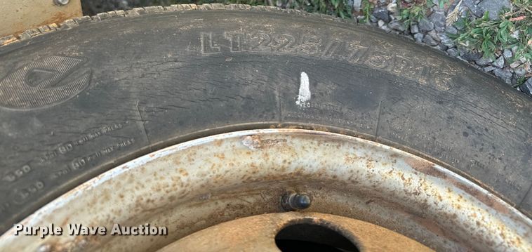 image for item IE9017 2006 Ford E350 Super Duty shuttle bus