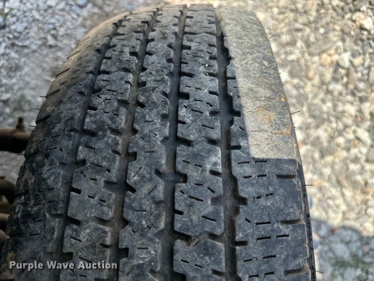 image for item IE9017 2006 Ford E350 Super Duty shuttle bus