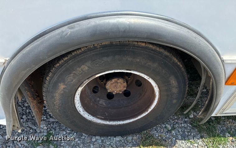 image for item IE9017 2006 Ford E350 Super Duty shuttle bus