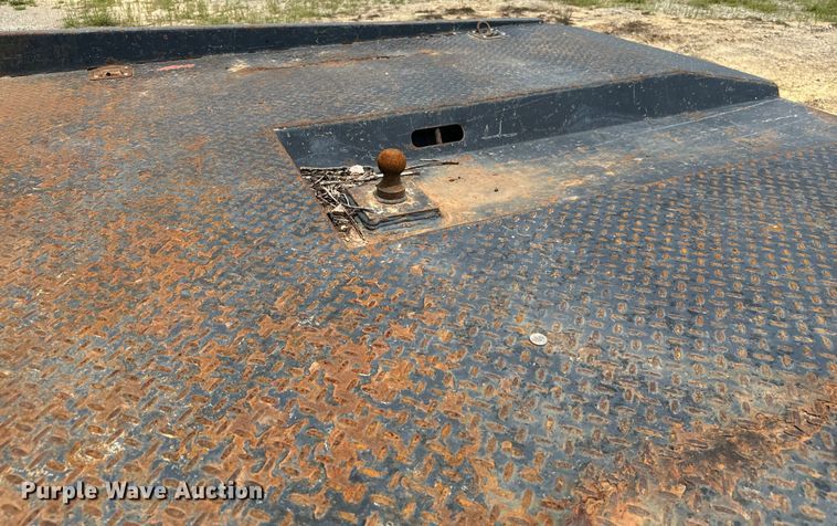 image for item IE9031 2012 Chevrolet  Silverado 3500HD Crew Cab flatbed pickup truck