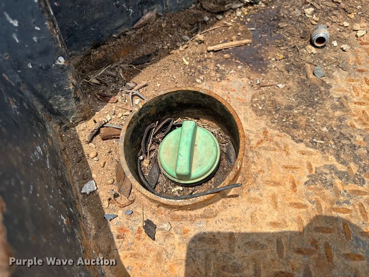 image for item IE9031 2012 Chevrolet  Silverado 3500HD Crew Cab flatbed pickup truck