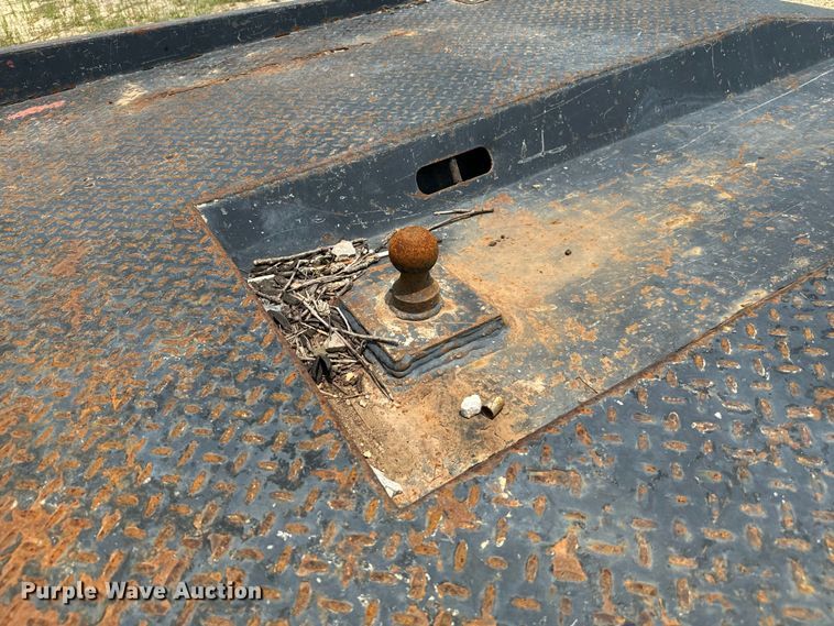 image for item IE9031 2012 Chevrolet  Silverado 3500HD Crew Cab flatbed pickup truck