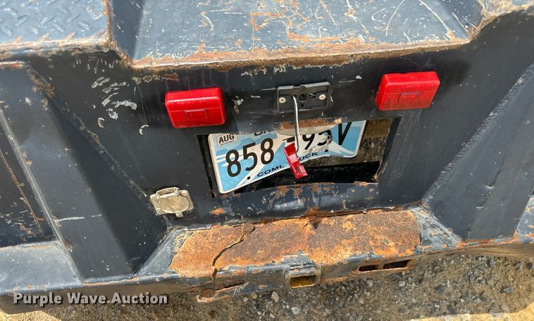 image for item IE9031 2012 Chevrolet  Silverado 3500HD Crew Cab flatbed pickup truck