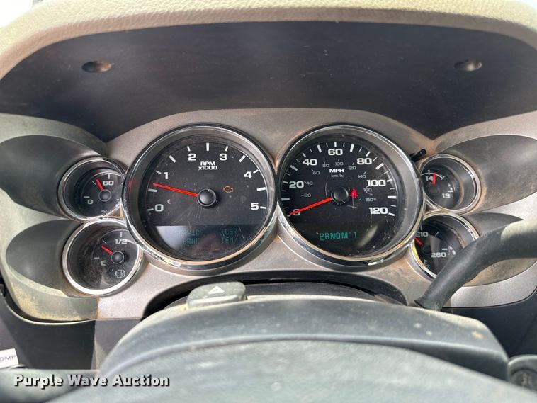 image for item IE9031 2012 Chevrolet  Silverado 3500HD Crew Cab flatbed pickup truck