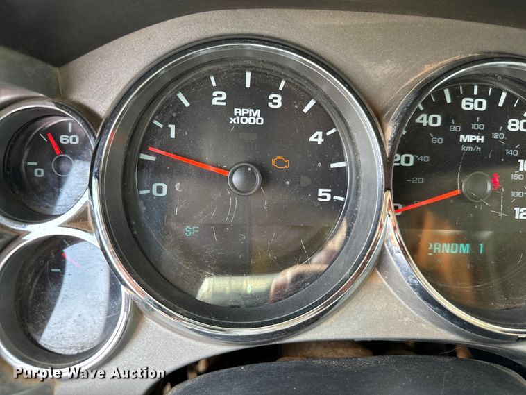 image for item IE9031 2012 Chevrolet  Silverado 3500HD Crew Cab flatbed pickup truck