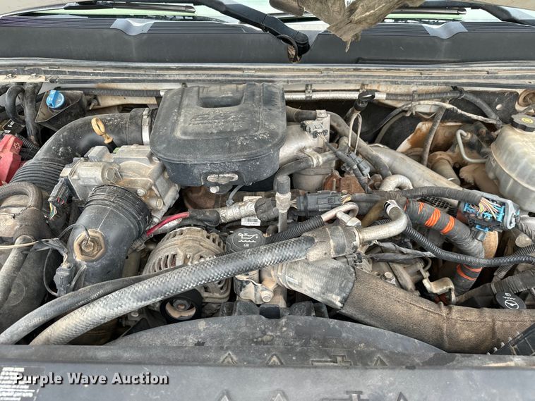 image for item IE9031 2012 Chevrolet  Silverado 3500HD Crew Cab flatbed pickup truck