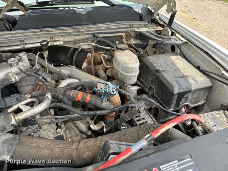 image for item IE9031 2012 Chevrolet  Silverado 3500HD Crew Cab flatbed pickup truck