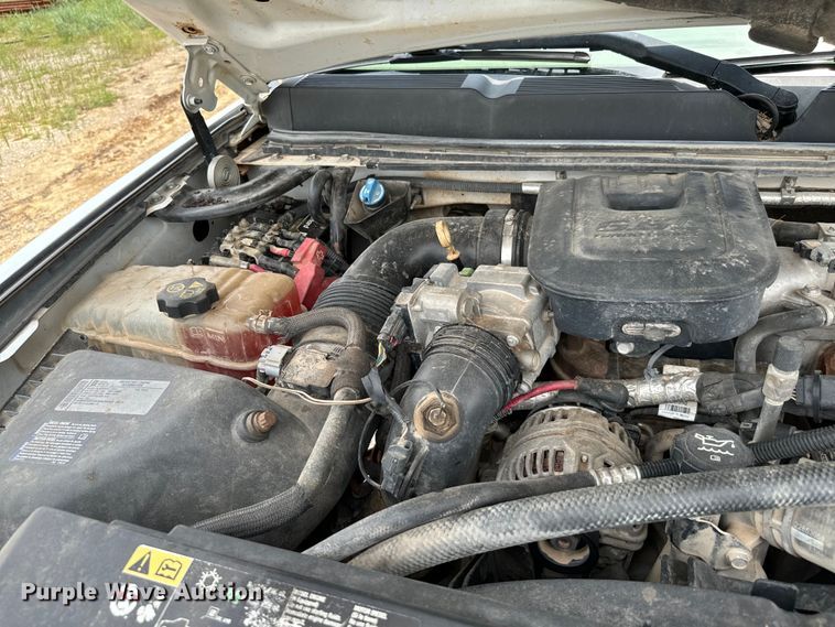 image for item IE9031 2012 Chevrolet  Silverado 3500HD Crew Cab flatbed pickup truck