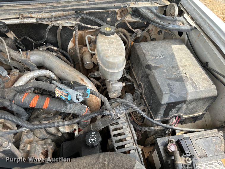 image for item IE9031 2012 Chevrolet  Silverado 3500HD Crew Cab flatbed pickup truck