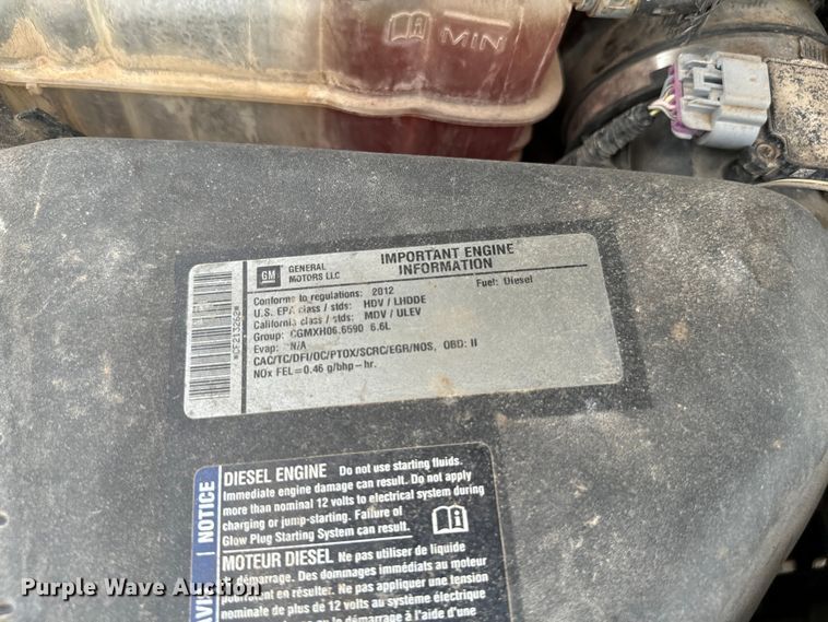 image for item IE9031 2012 Chevrolet  Silverado 3500HD Crew Cab flatbed pickup truck