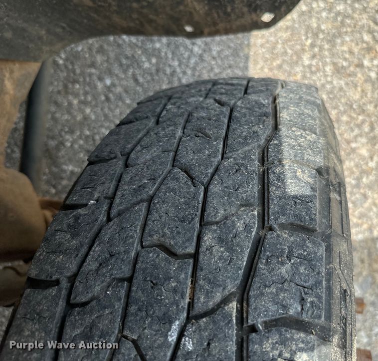 image for item IE9031 2012 Chevrolet  Silverado 3500HD Crew Cab flatbed pickup truck