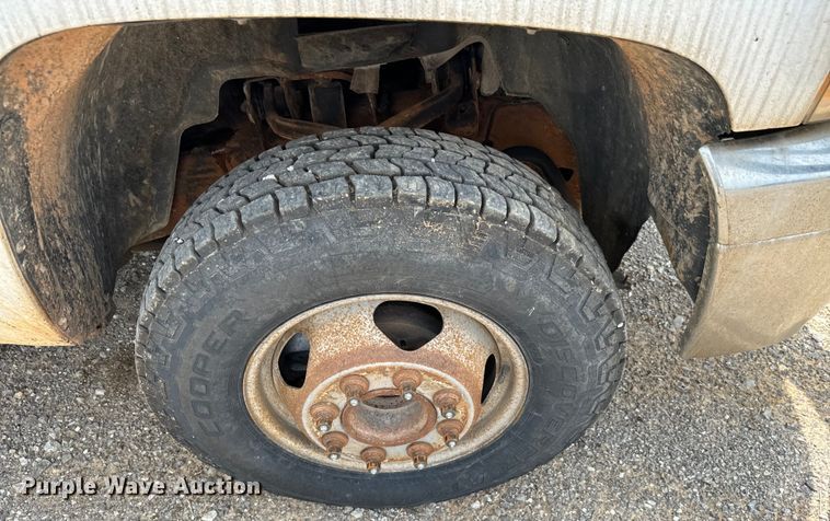 image for item IE9031 2012 Chevrolet  Silverado 3500HD Crew Cab flatbed pickup truck