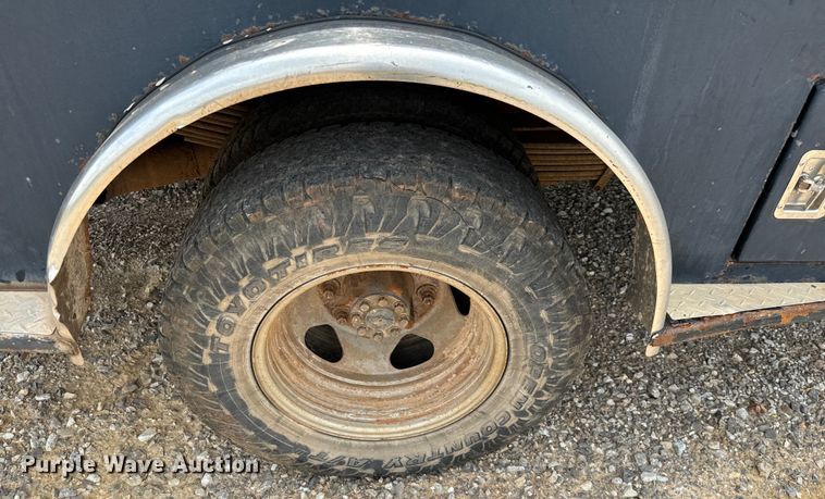 image for item IE9031 2012 Chevrolet  Silverado 3500HD Crew Cab flatbed pickup truck