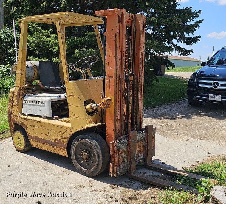image for item IO9924 Toyota 40-3FGC20 forklift