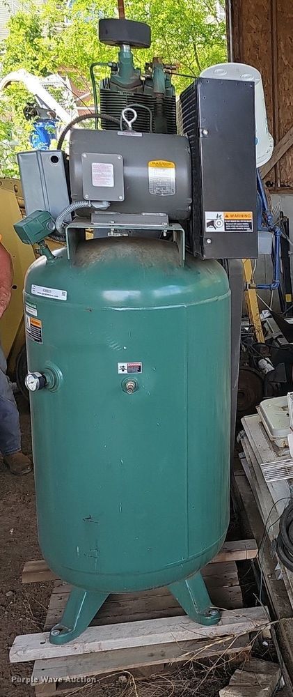 image for item IO9925 2001 Champion Advantage Series air compressor