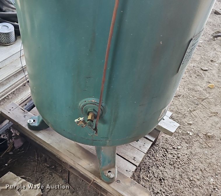 image for item IO9925 2001 Champion Advantage Series air compressor