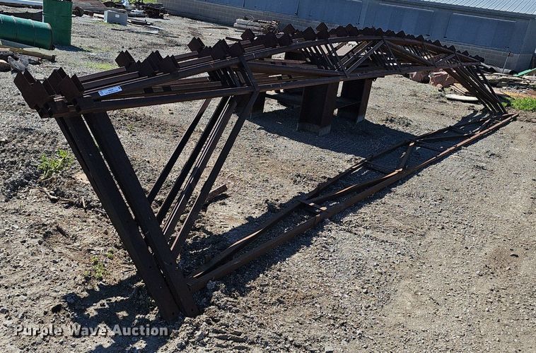 image for item IO9930 (5) metal trusses