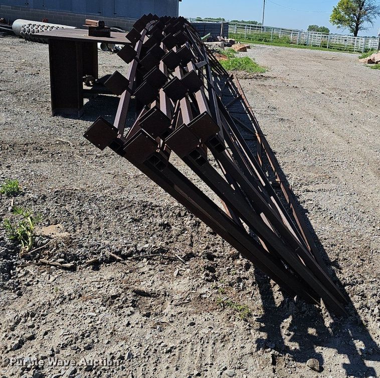 image for item IO9930 (5) metal trusses