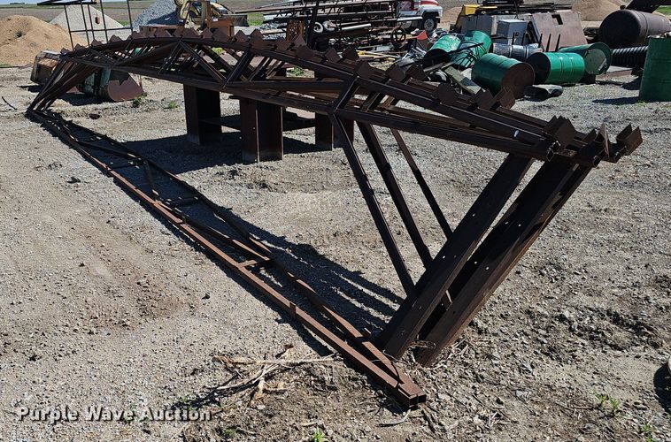 image for item IO9930 (5) metal trusses