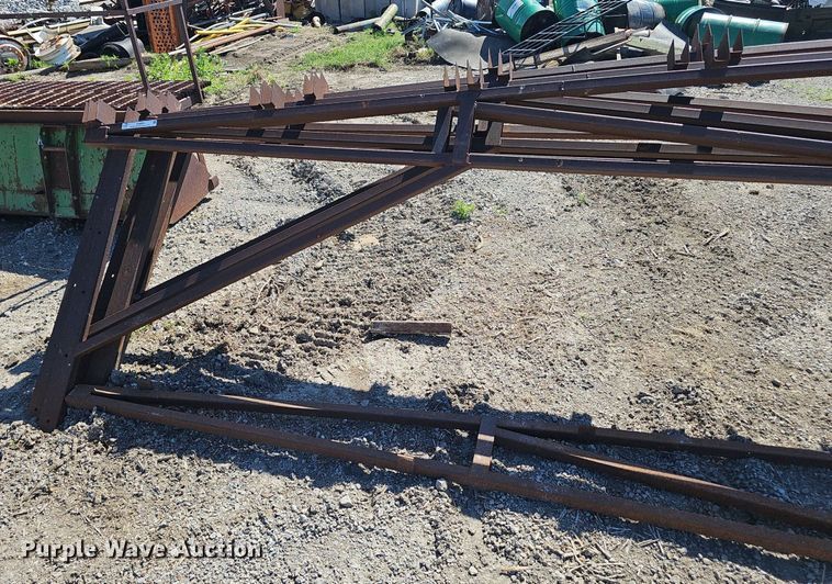 image for item IO9930 (5) metal trusses