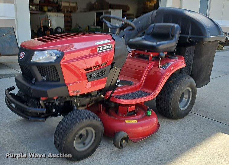 image for item IO9933 2014 Craftsman 247.203721 lawn mower
