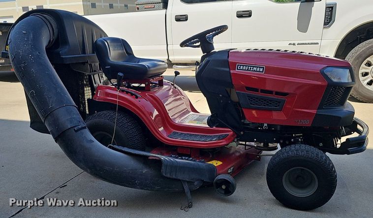 image for item IO9933 2014 Craftsman 247.203721 lawn mower