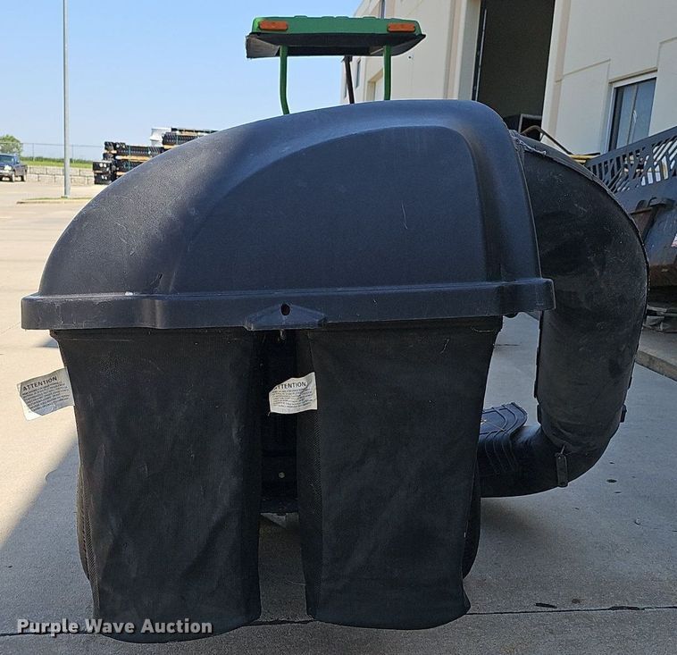 image for item IO9933 2014 Craftsman 247.203721 lawn mower