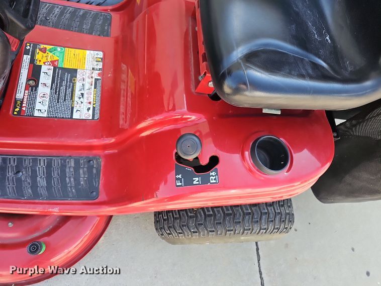 image for item IO9933 2014 Craftsman 247.203721 lawn mower