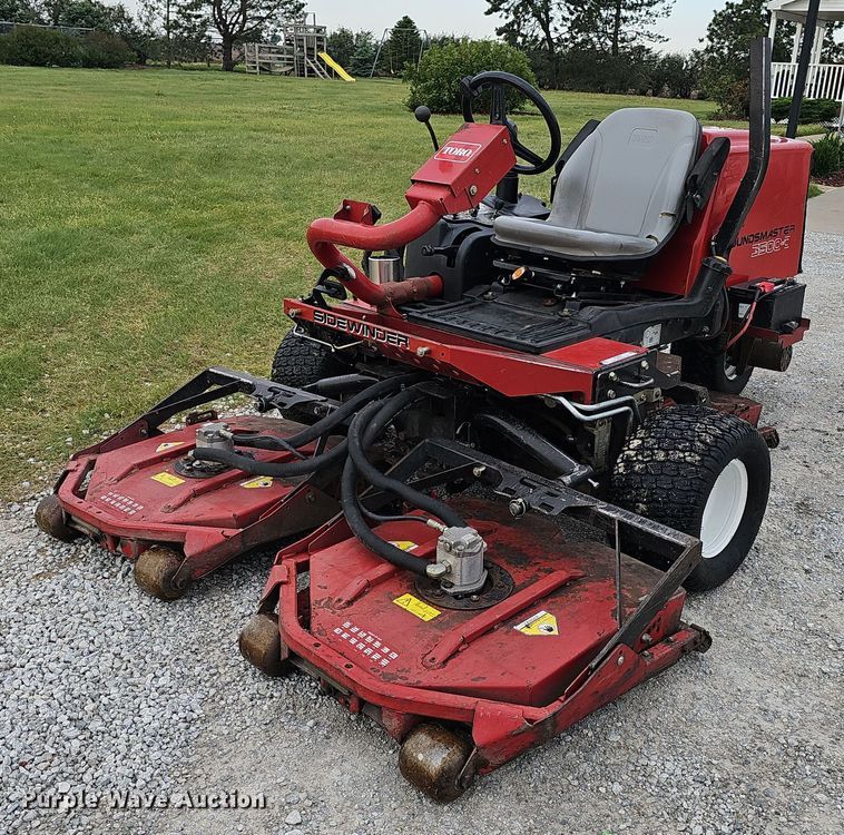 image for item IO9943 Toro  Groundmaster 3500D Sidewinder lawn mower