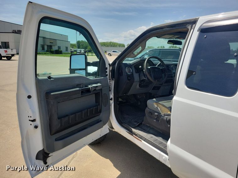 image for item KB9019 2016 Ford F250 Super Duty XLT SuperCab pickup truck