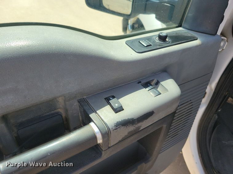 image for item KB9019 2016 Ford F250 Super Duty XLT SuperCab pickup truck