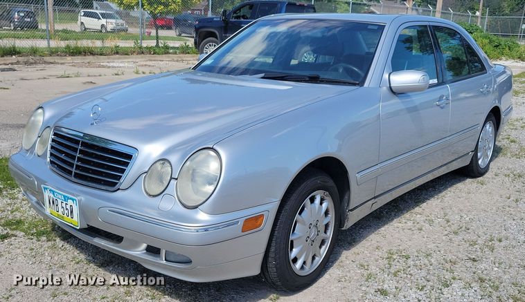 image for item KB9020 2001 Mercedes E320 