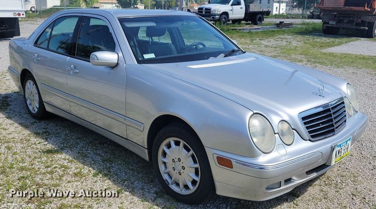image for item KB9020 2001 Mercedes E320 