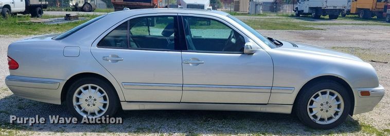 image for item KB9020 2001 Mercedes E320 