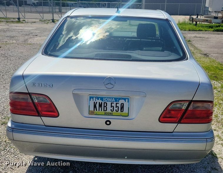 image for item KB9020 2001 Mercedes E320 