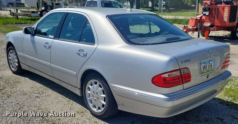 image for item KB9020 2001 Mercedes E320 