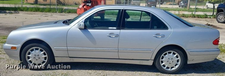 image for item KB9020 2001 Mercedes E320 