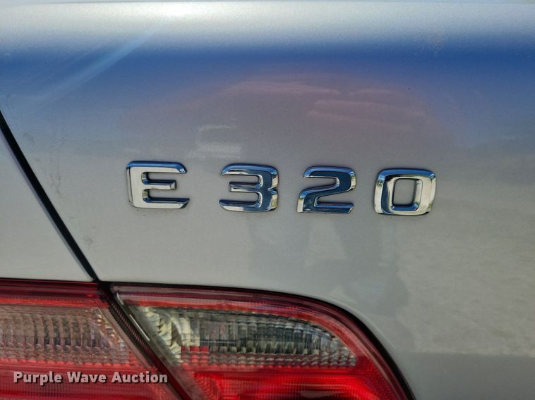 image for item KB9020 2001 Mercedes E320 