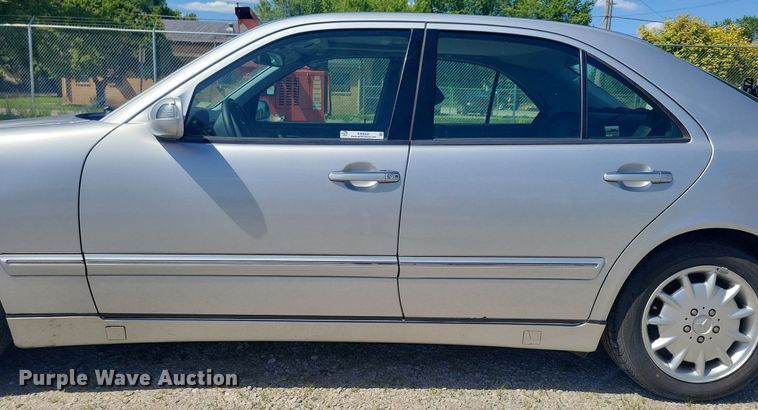image for item KB9020 2001 Mercedes E320 