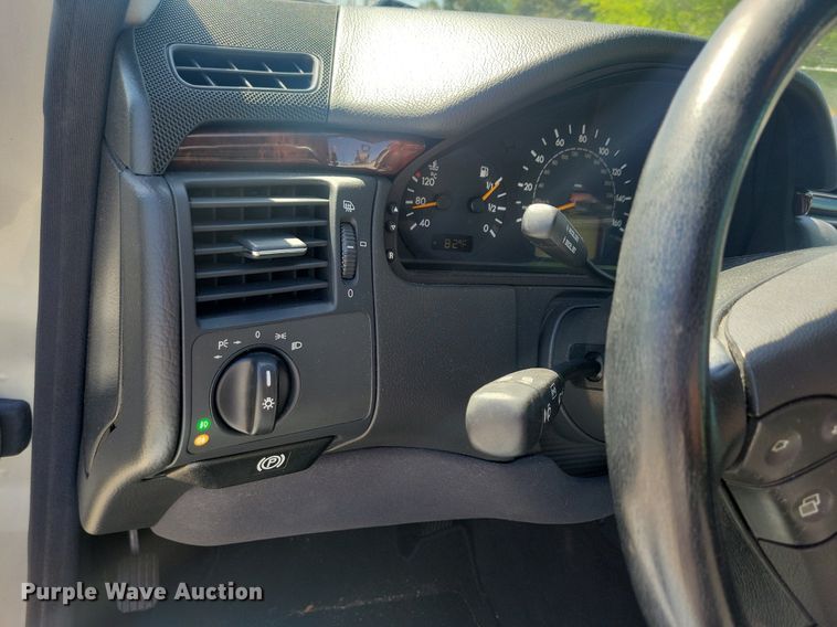 image for item KB9020 2001 Mercedes E320 