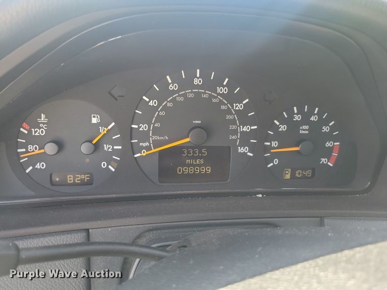 image for item KB9020 2001 Mercedes E320 