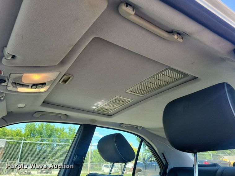 image for item KB9020 2001 Mercedes E320 